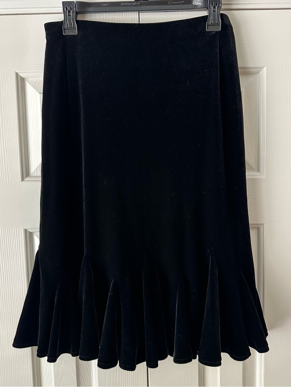 J S Collection Black Skirt, Velvety Feel, Ruffled Hem.
Sz 8
Excellent Condition